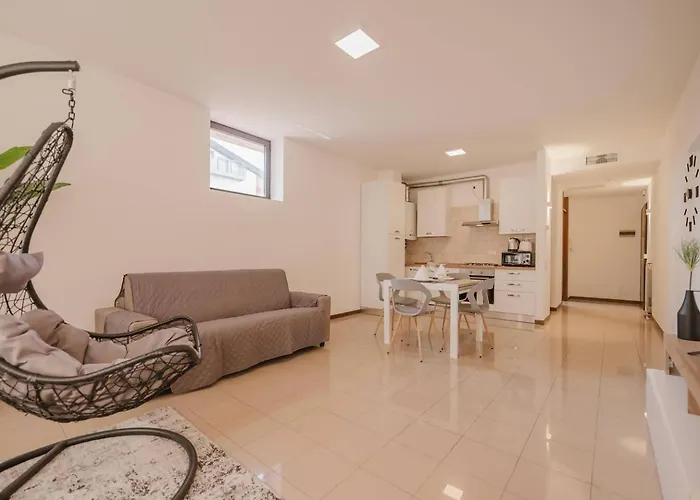 Unico Apartment 8 -Alloggio A 450Mt Dalla Stazione