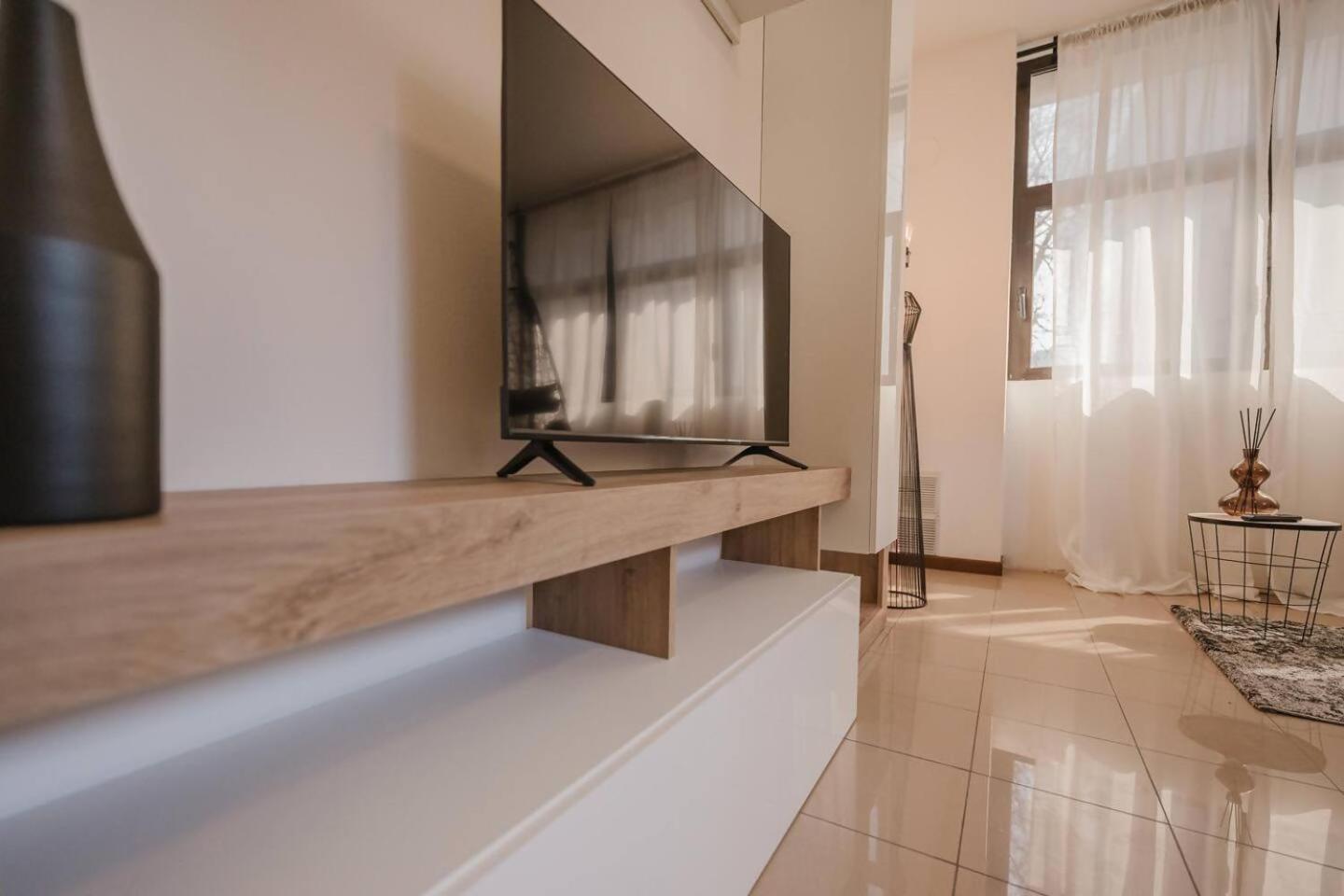 Unico 8 -alloggio A 450mt Dalla Stazione Apartment